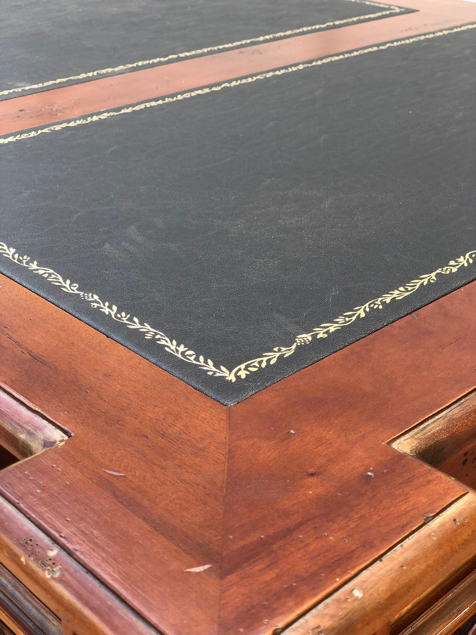 AFD Home Monarch Mahogany Executive Desk VC (KIT)