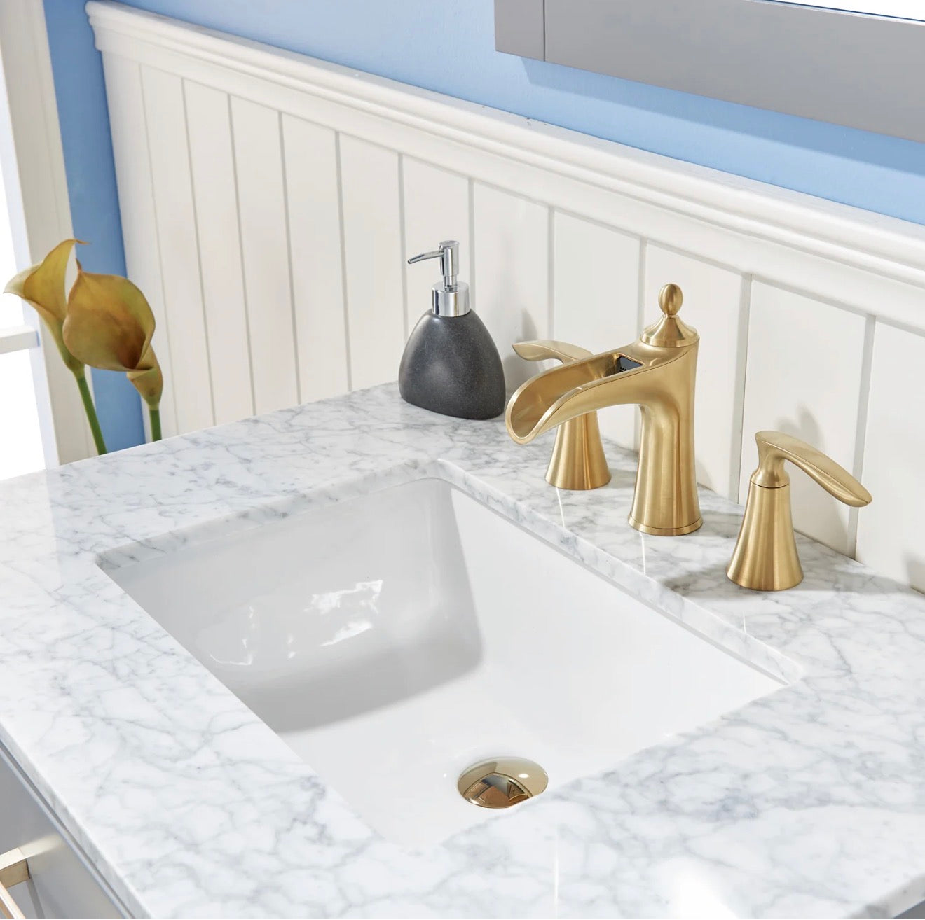 Altair Ivy 30" Single Bathroom Vanity Set and Carrara Marble Countertop