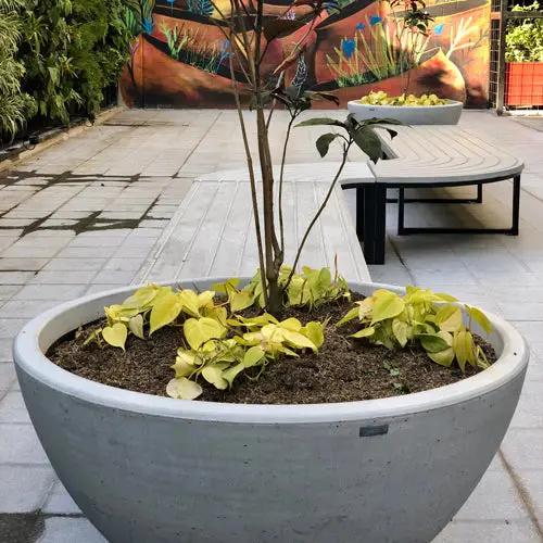 KONKRETUS Båls Planter M – Handcrafted Concrete Planter