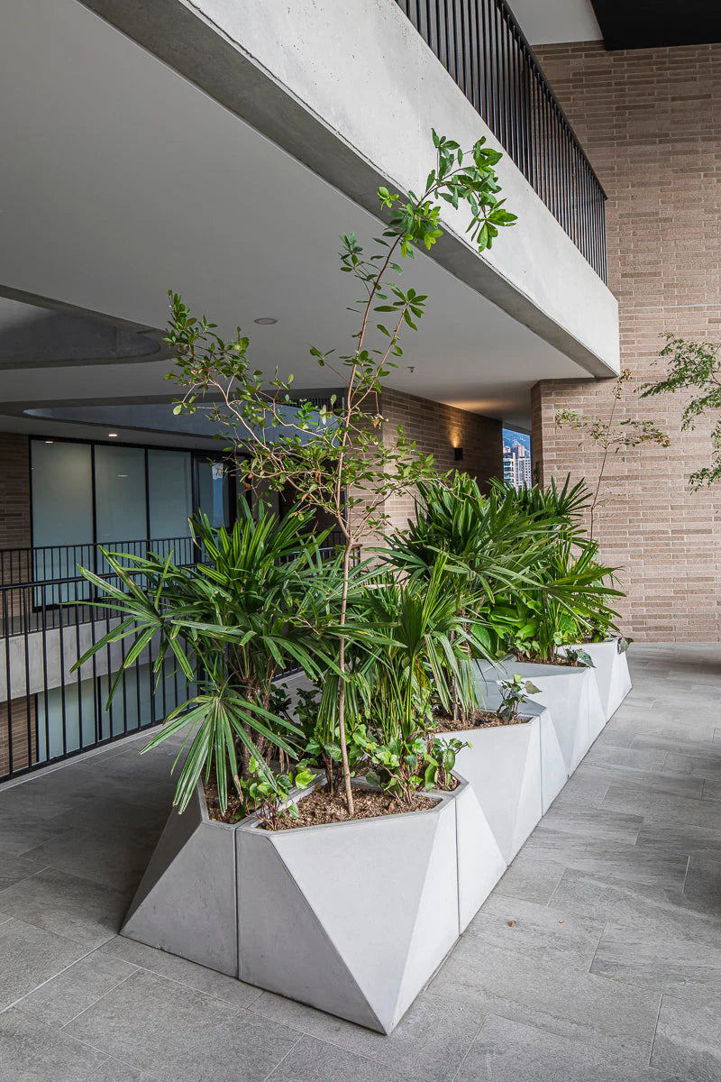KONKRETUS Faldek Planter – Handcrafted Concrete Planter