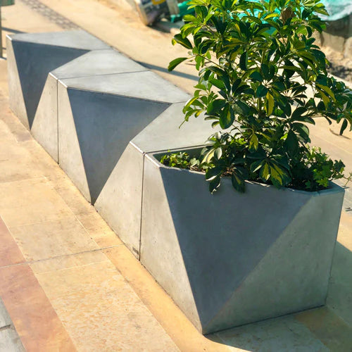 KONKRETUS Faldek Planter – Handcrafted Concrete Planter