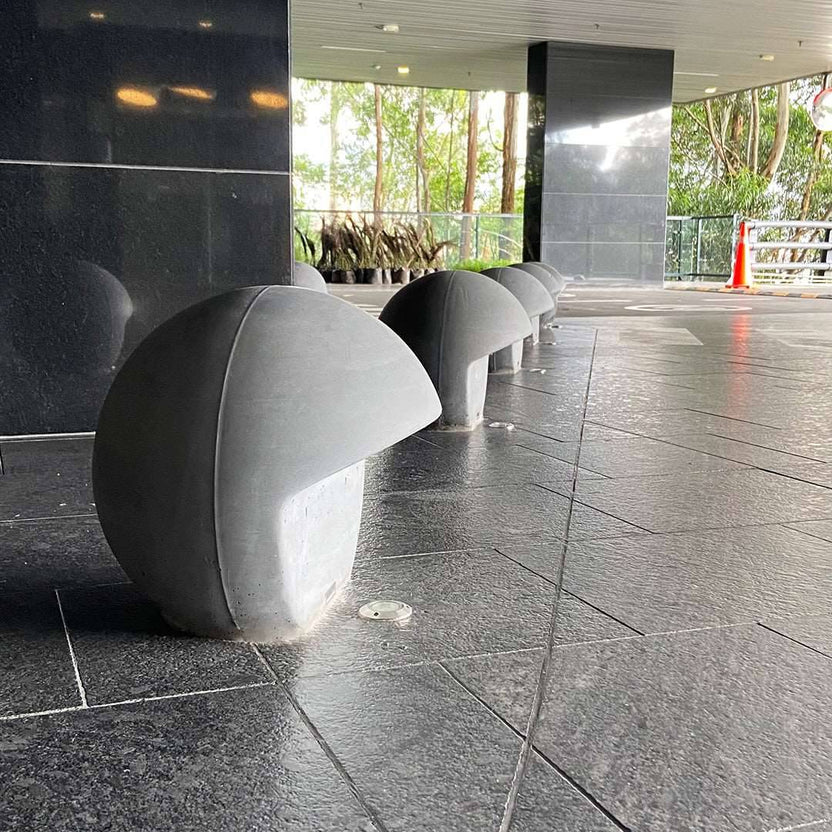 KONKRETUS Lingo Bollard – Handcrafted K1 Concrete Bollard