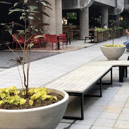 KONKRETUS Båls Planter L – Handcrafted Concrete Planter